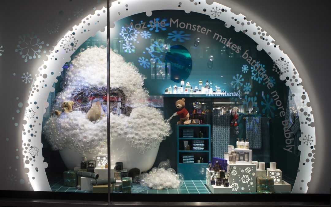 HOW A WINDOW DISPLAY CAN LEAD PASSERS-BY TO DECIDE WHETHER TO ENTER A STORE (OR NOT)